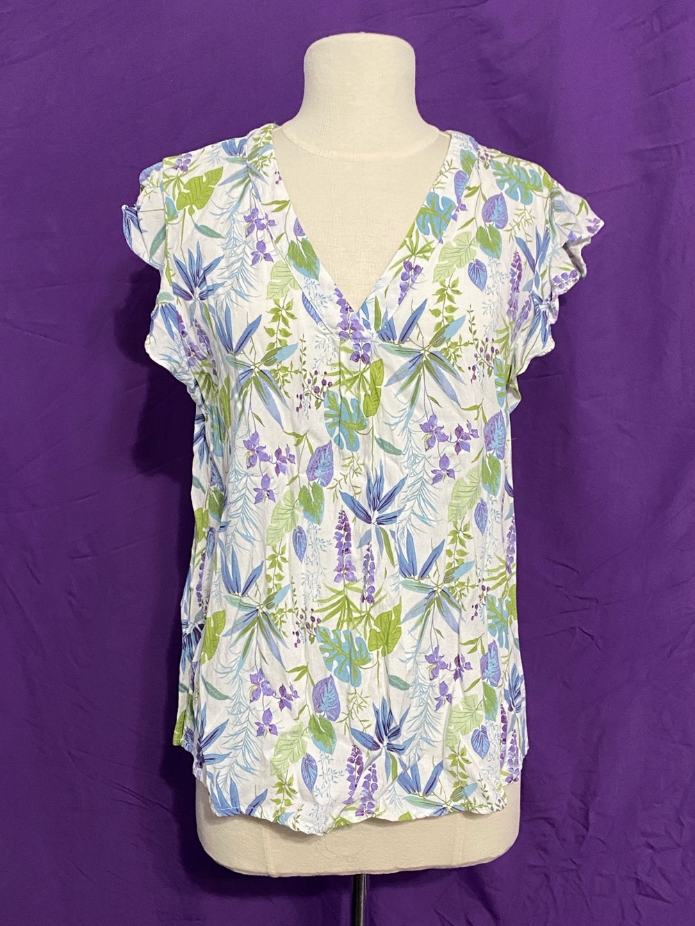 Anne Carson White V-Neck with Lilac Floral Flutter Sleeve Top. Size M.